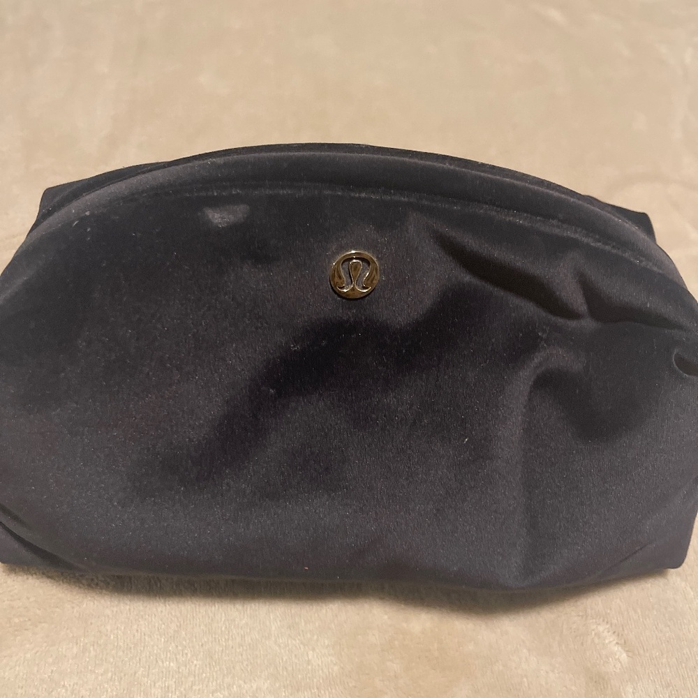 Lululemon cosmetic pouch used
